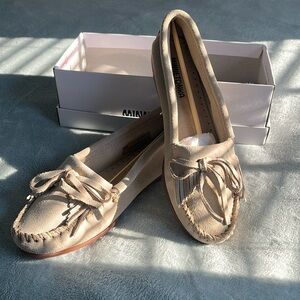 Brand New In Original Box Women’s Minnetonka Moccasins. Size 7 1/2